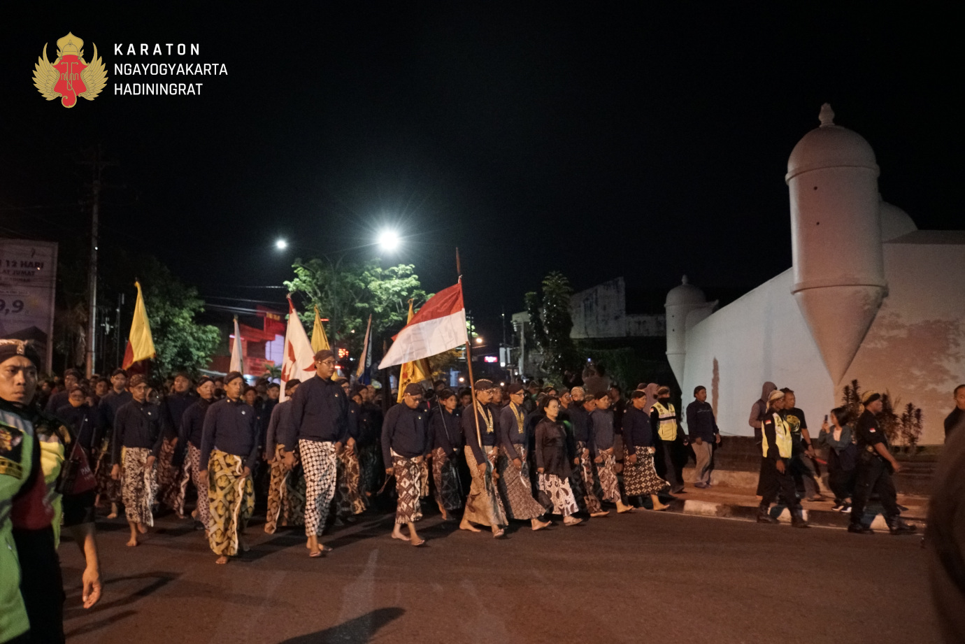 Hajad Kawula Dalem Mubeng Beteng 1 Sura Jimawal 1957 Kembali ...